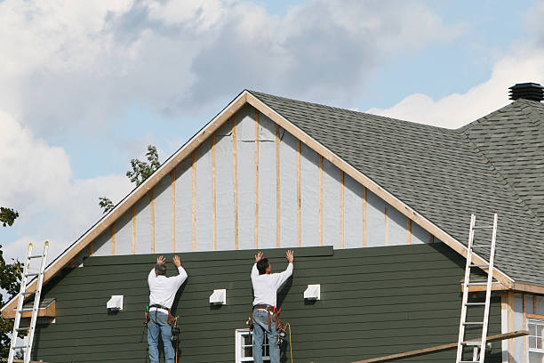 Professional Siding technician working in Geneva, WA